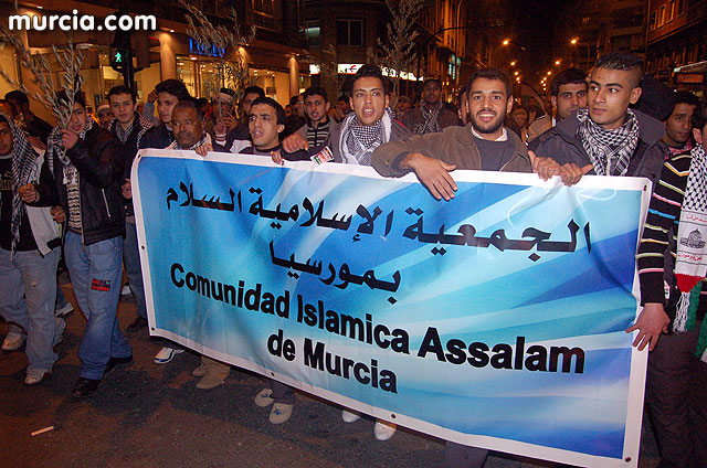 Miles de manifestantes claman en Murcia por la paz en Oriente Medio - 235