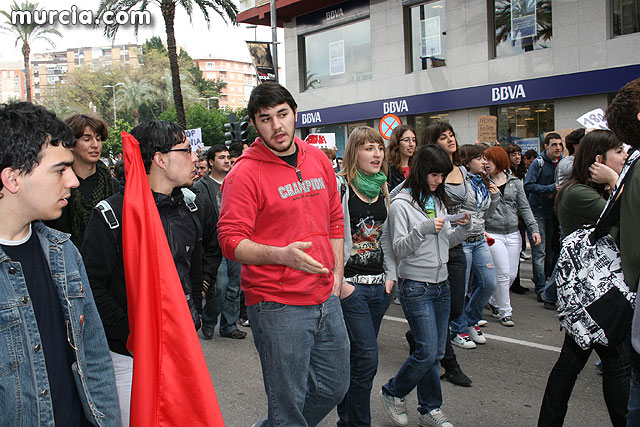 Un millar de estudiantes protestan contra el proceso de Bolonia en Murcia - 12
