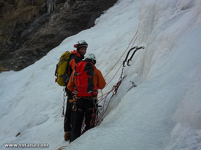 Escalada en cascadas de hielo. Pirineos, Bielsa, Valle de Pineta - 82