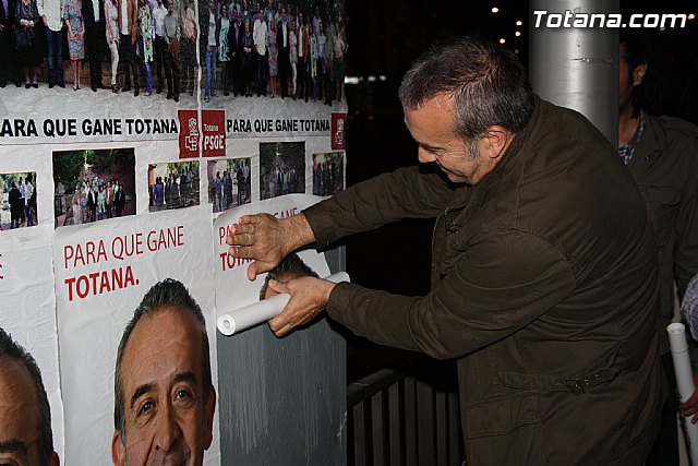 Pegada de carteles. Inicio campaa elecciones mayo 2011 - 66