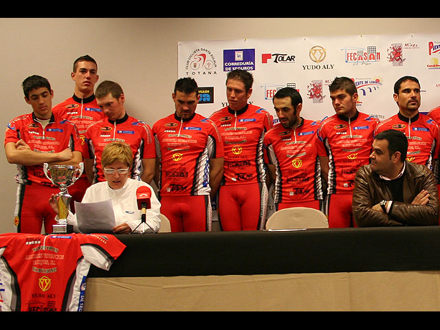 Presentacin equipo ciclista 