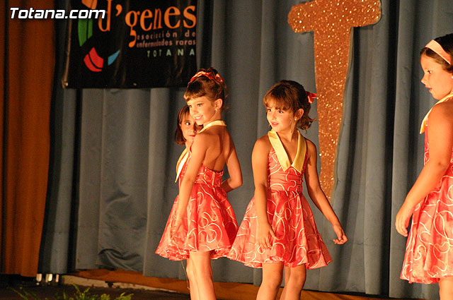 La escuela de danza de Loles Miralles actu a beneficio de la asociacin D'Genes - 102