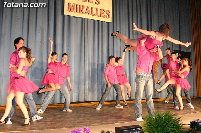 La escuela de danza de Loles Miralles actu a beneficio de la asociacin D'Genes - 242