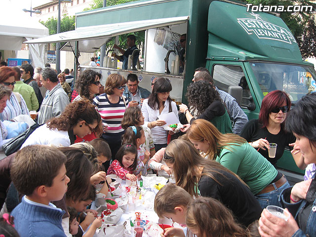 EXITOSA ACOGIDA DE PBLICO A LA CELEBRACIN DE LA PRIMERA EDICIN DEL EL DA DEL COMERCIO CON GEGUSTACIONES Y DESFILES EN LA PLAZA DE LA BALSA  - 157