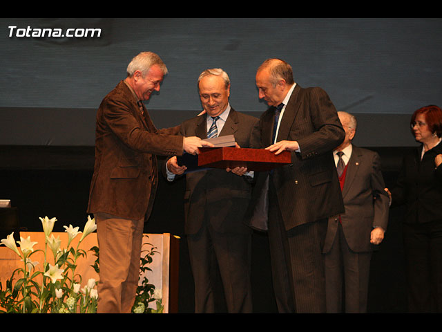 EL IES PRADO MAYOR DE LA LOCALIDAD RECIBE EL PREMIO PIZARRA DE PLATA, AL ESFUERZO Y VALORES EN EDUCACIN EN LA REGIN - 51