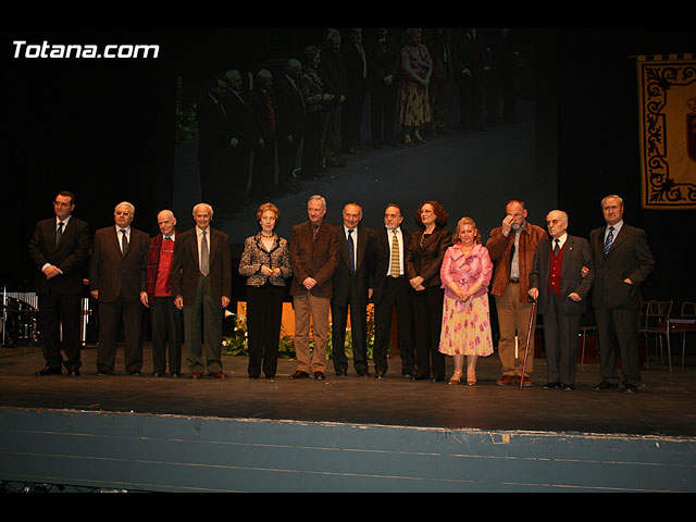 EL IES PRADO MAYOR DE LA LOCALIDAD RECIBE EL PREMIO PIZARRA DE PLATA, AL ESFUERZO Y VALORES EN EDUCACIN EN LA REGIN - 64