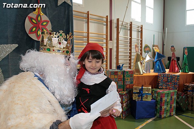 Los Reyes Magos visitaron el Colegio Reina Sofa - 253