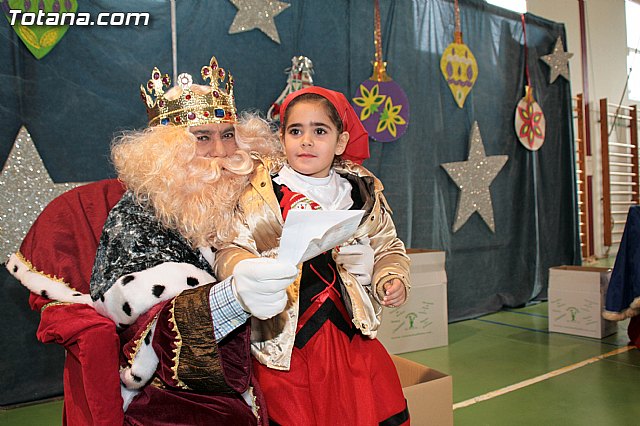 Los Reyes Magos visitaron el Colegio Reina Sofa - 255