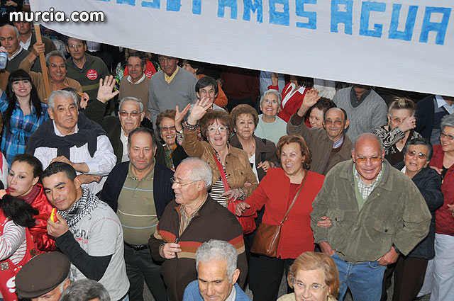 Cientos de miles de personas se manifiestan en Murcia a favor del trasvase - 386