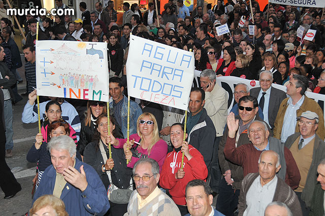 Cientos de miles de personas se manifiestan en Murcia a favor del trasvase - 390