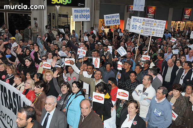 Cientos de miles de personas se manifiestan en Murcia a favor del trasvase - 393