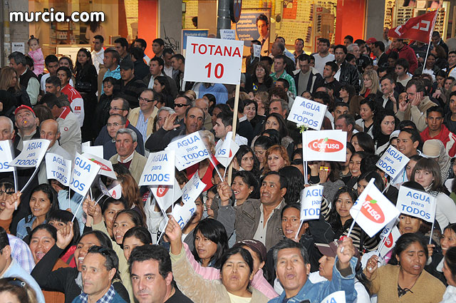 Cientos de miles de personas se manifiestan en Murcia a favor del trasvase - 395