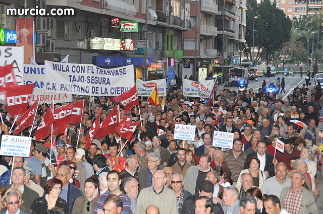 Cientos de miles de personas se manifiestan en Murcia a favor del trasvase - 406