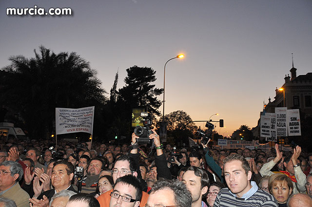 Cientos de miles de personas se manifiestan en Murcia a favor del trasvase - 420