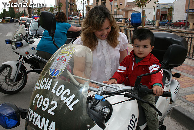 Demostracin de vehculos de emergencias a nios de Escuela Infantil - 122